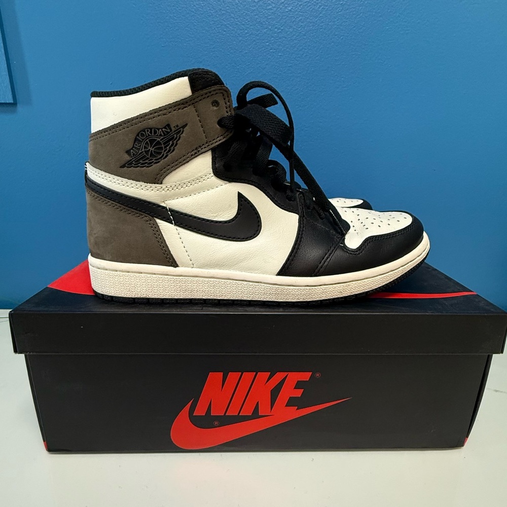 Air Jordan 1 Retro High OG Dark Mocha